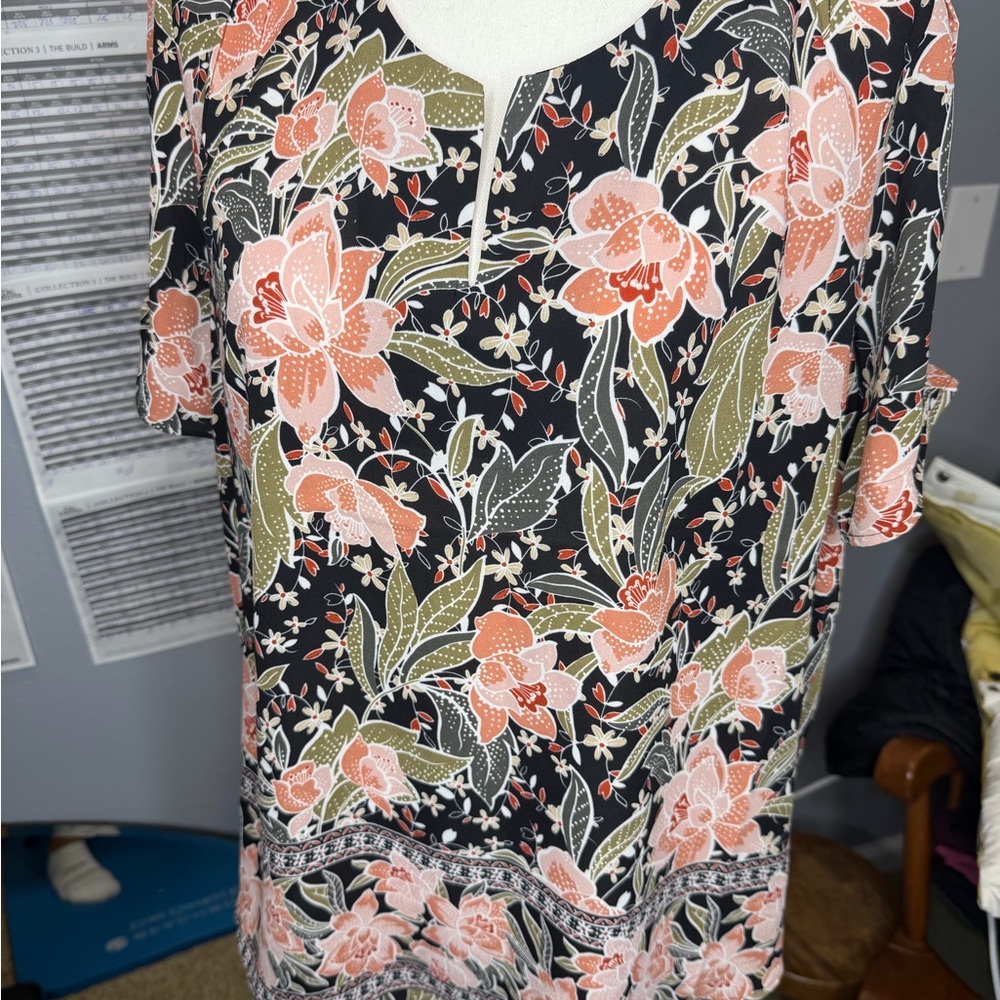 DR2 Black Floral Women's Blouse